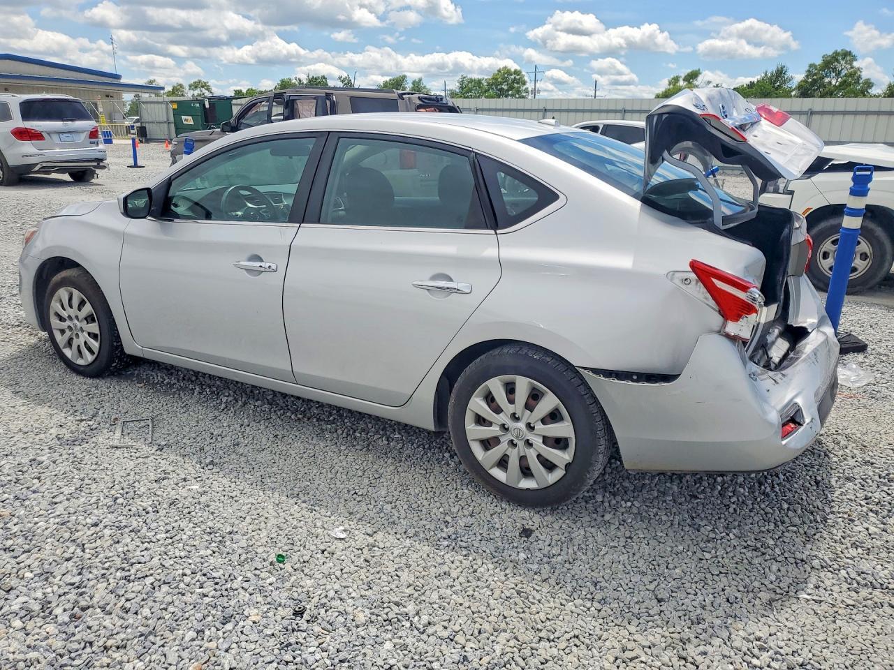 2016 Nissan Sentra S - Фото 2