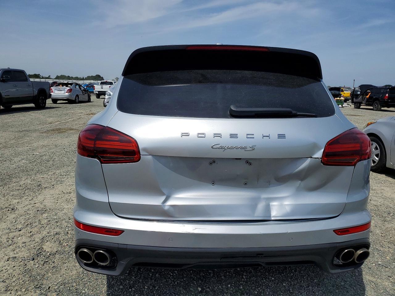 2015 Porsche Cayenne S - Image 6