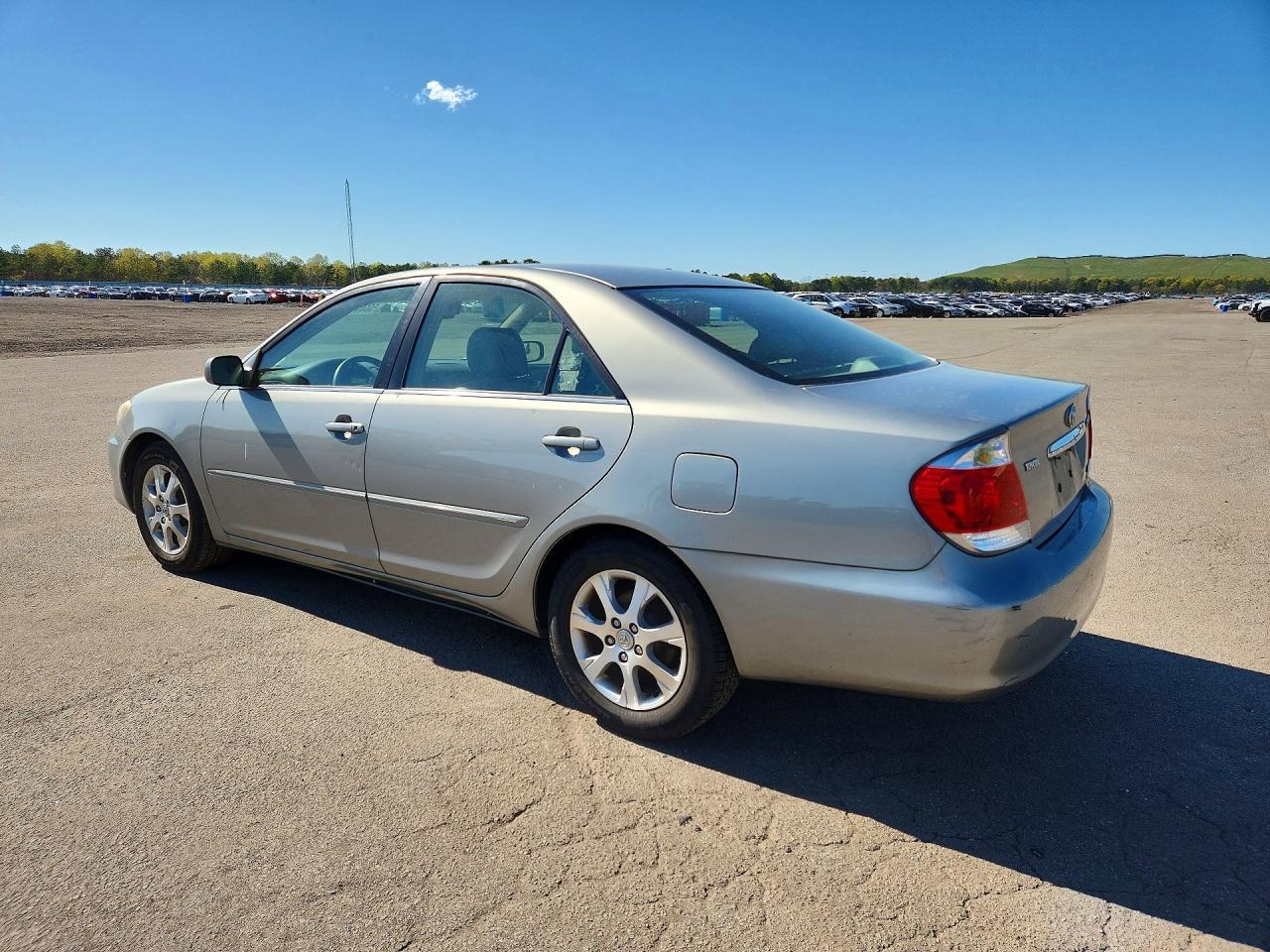 2005 Toyota Camry Xle V6 - Image 2