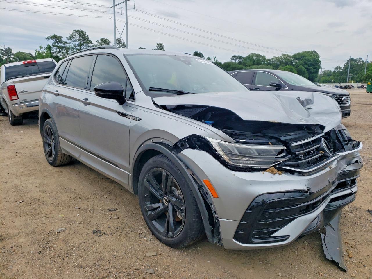 2024 Volkswagen Tiguan Se R-Line Black - Image 4