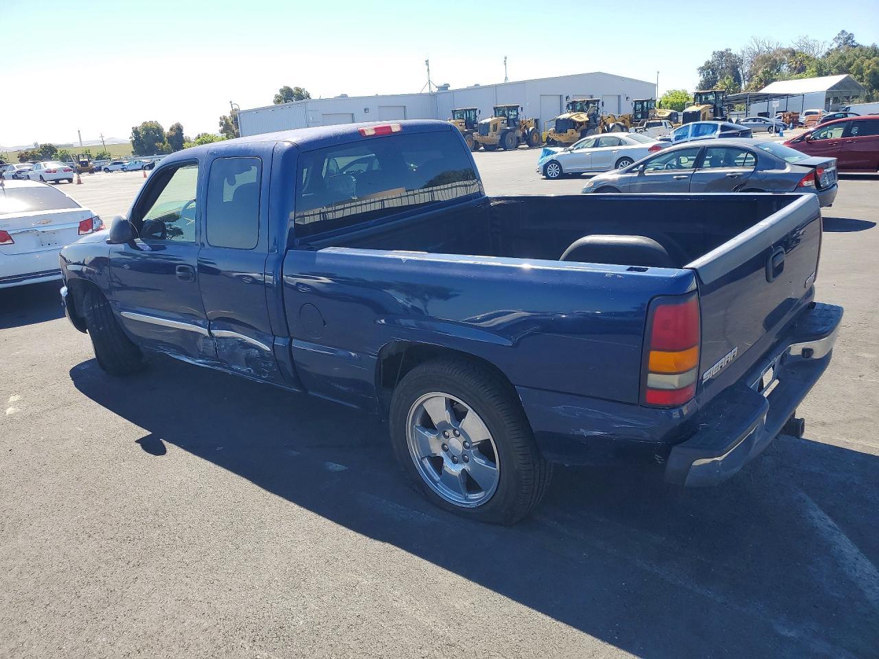 2004 GMC New Sierra C1500 - Фото 2