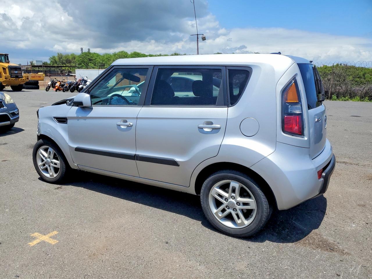2011 Kia Soul + - Image 2