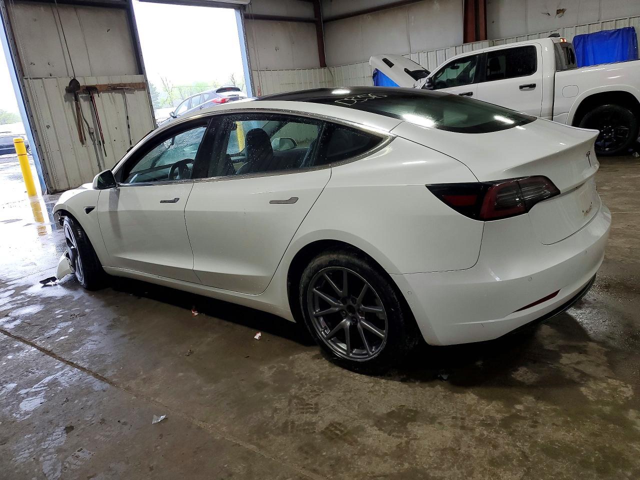 2018 Tesla Model 3 - Фото 2