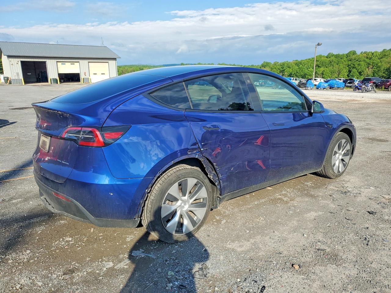 2023 Tesla Model Y - Фото 3