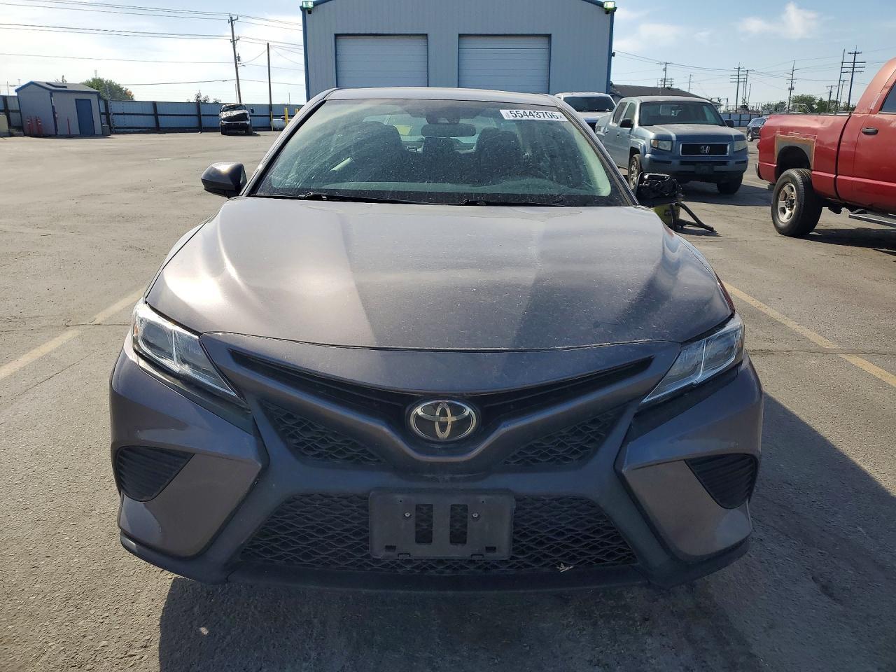 2019 Toyota Camry Se - Фото 5