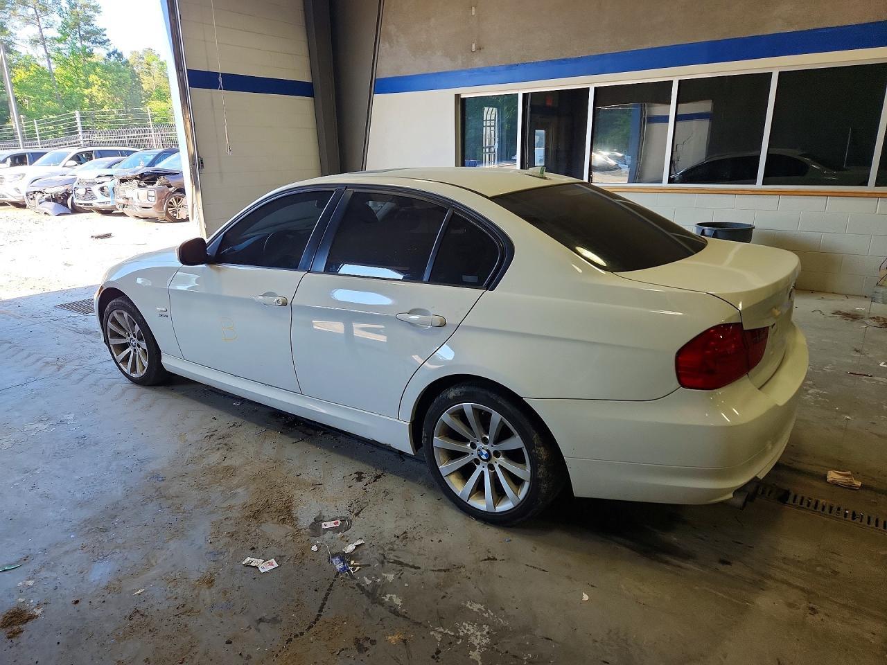 2011 BMW 328I - Фото 2