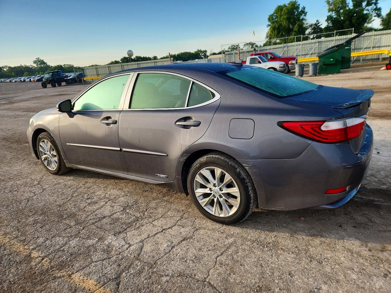 2014 Lexus Es 300H - Image 2