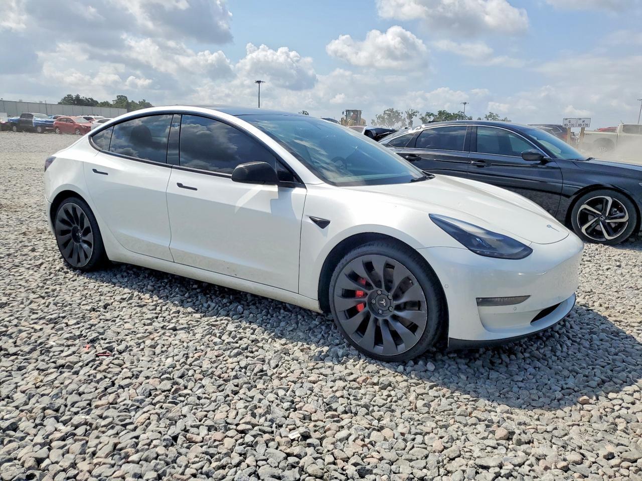 2022 Tesla Model 3 - Фото 4
