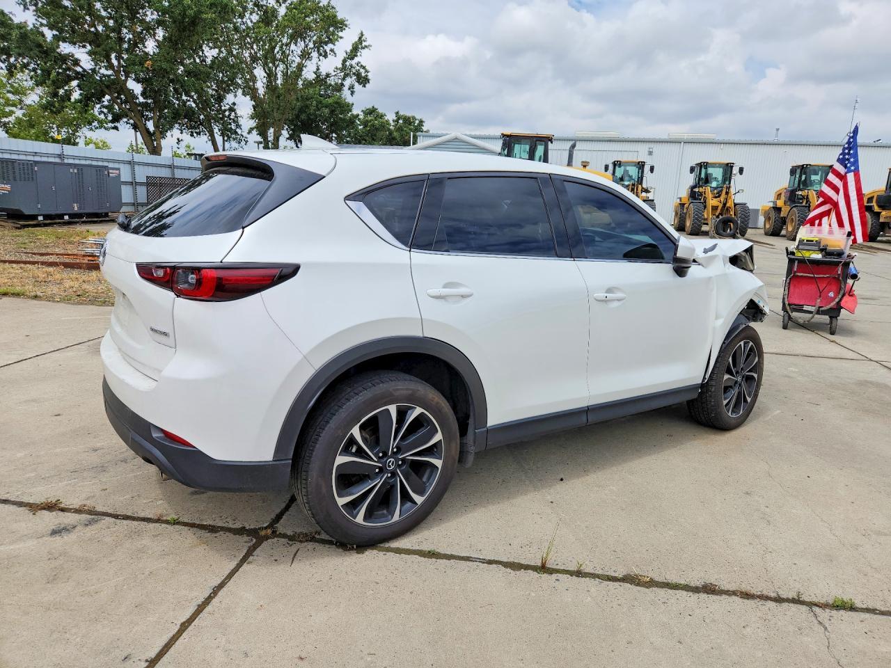 2023 Mazda Cx-5 Premium - Image 3