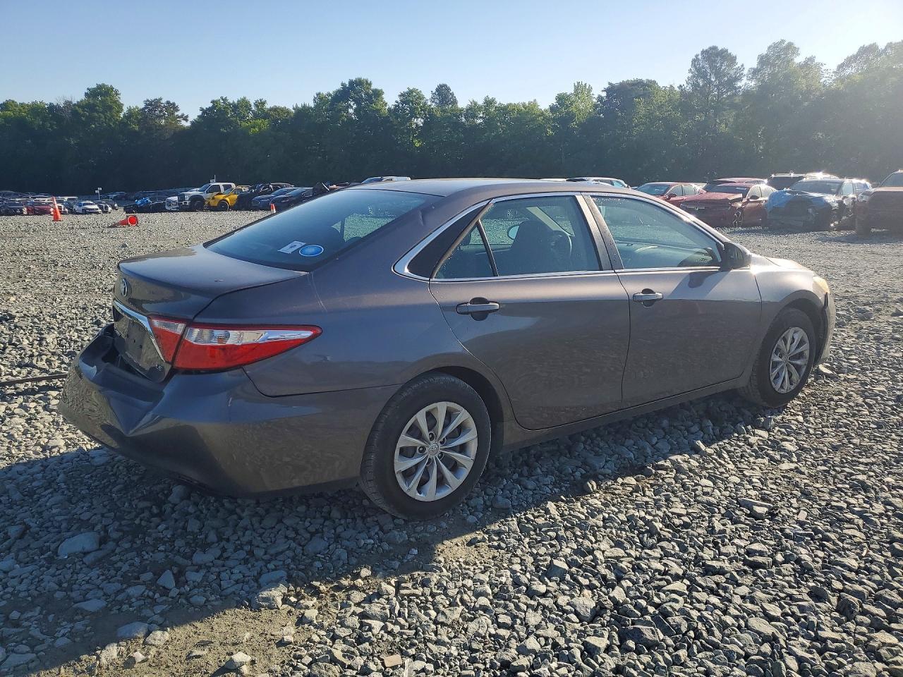2016 Toyota Camry Le - Image 3