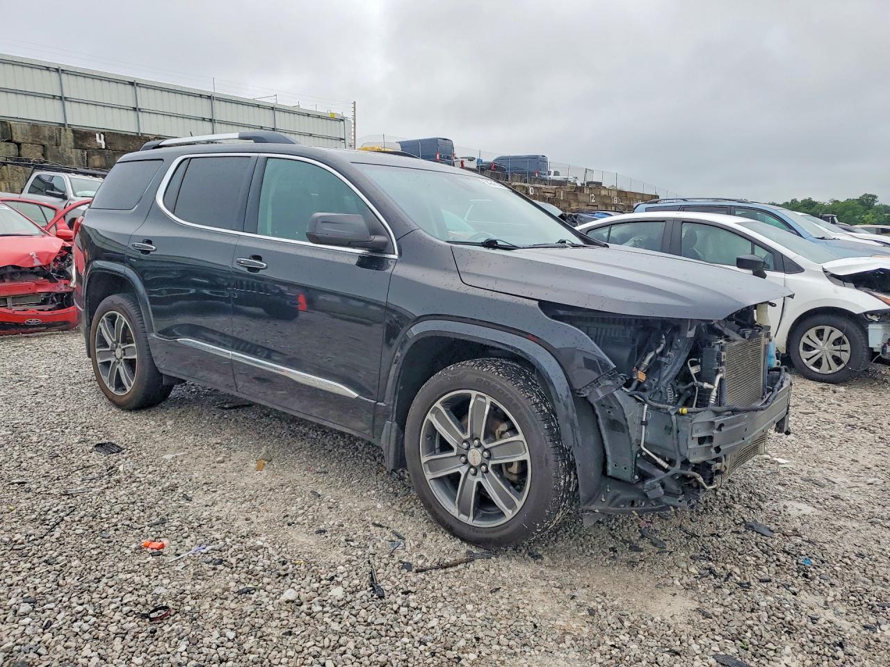 2018 GMC Acadia Denali - Image 4