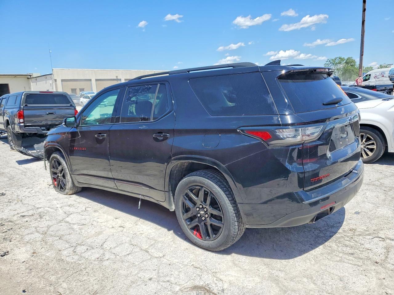 2019 Chevrolet Traverse Premier - Фото 2