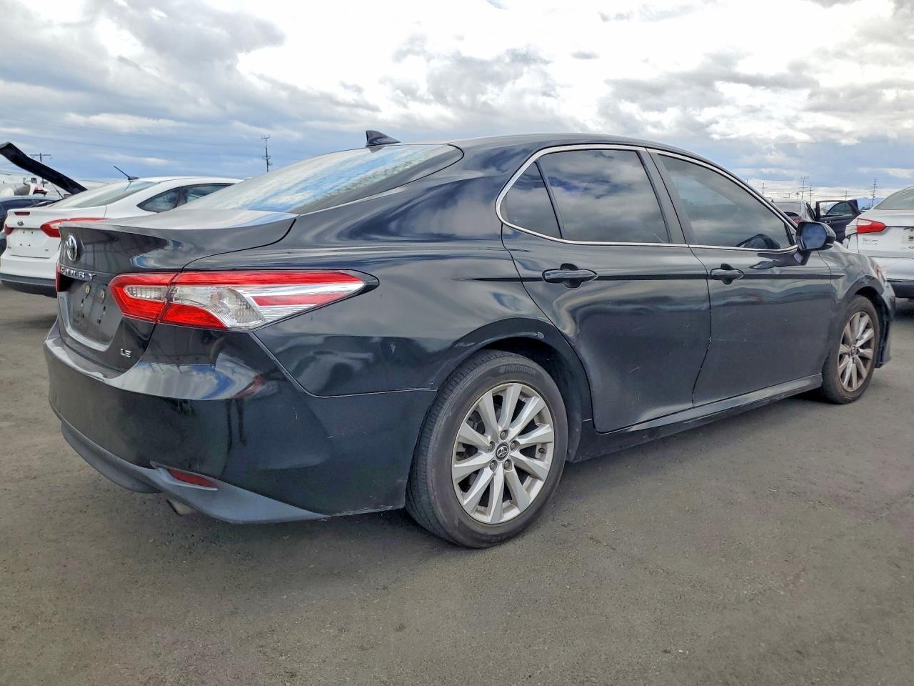 2019 Toyota Camry Le - Фото 3