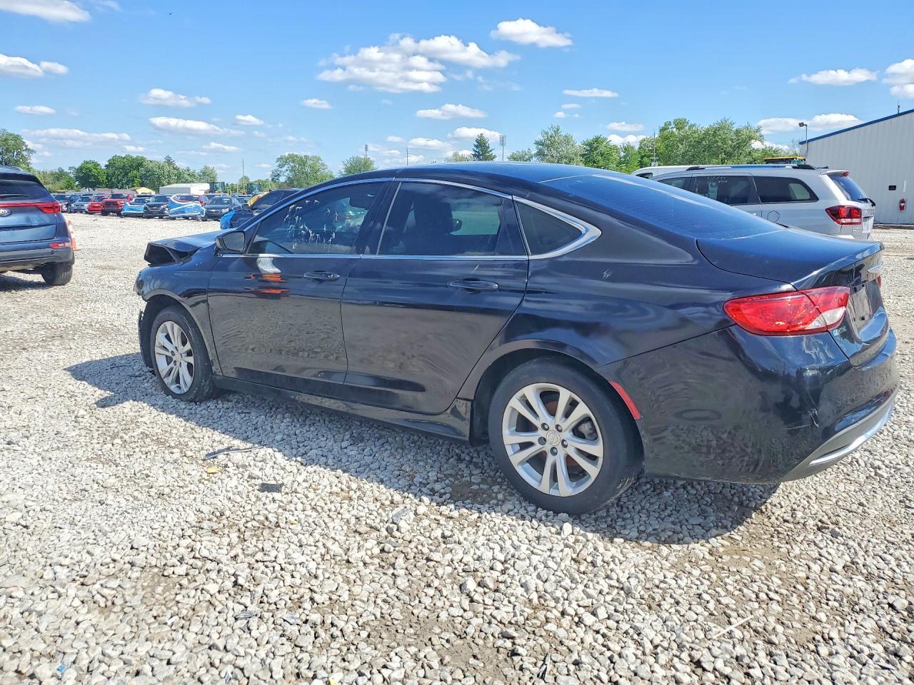 2015 Chrysler 200 Limited - Фото 2