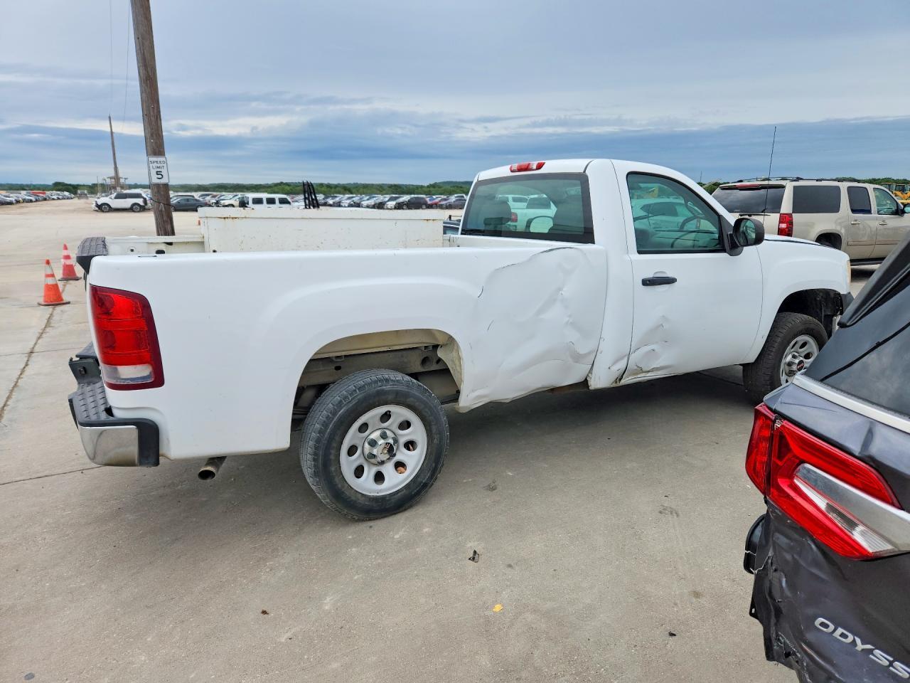 2013 GMC Sierra C1500 - Image 3