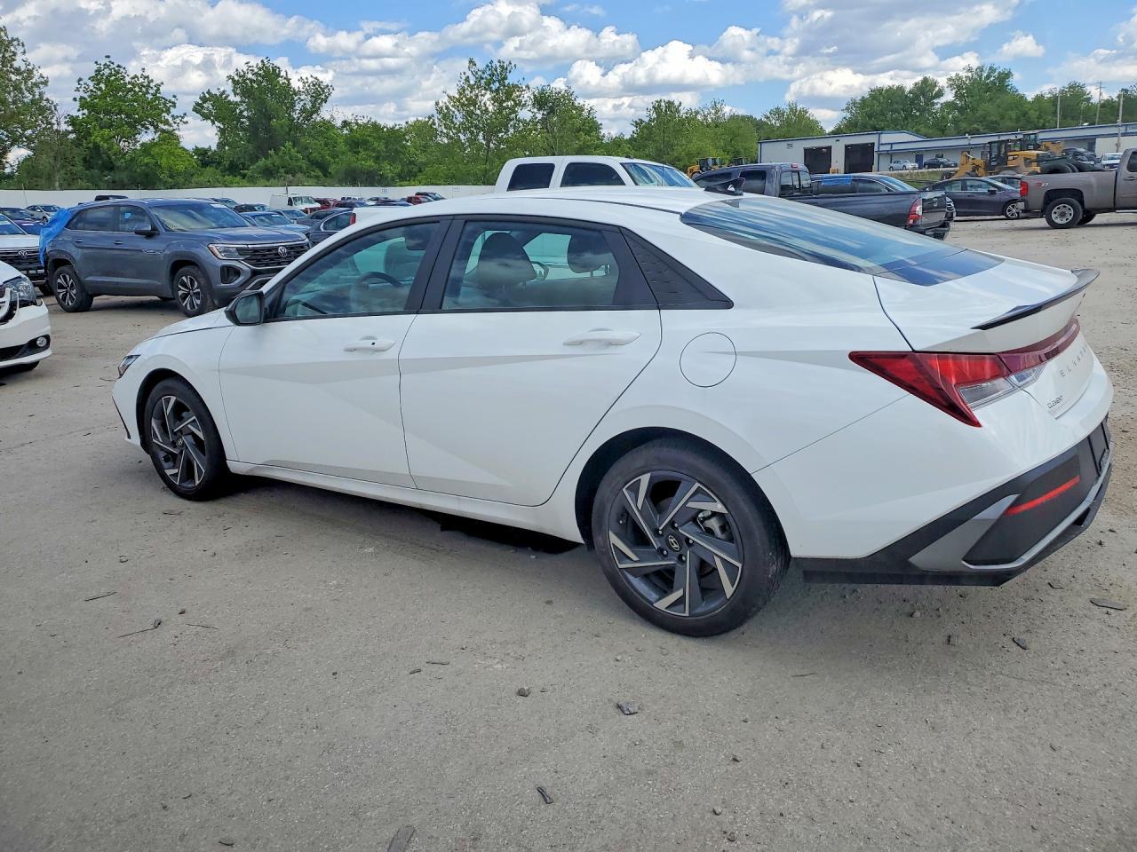 2025 Hyundai Elantra Sel Sport - Фото 2