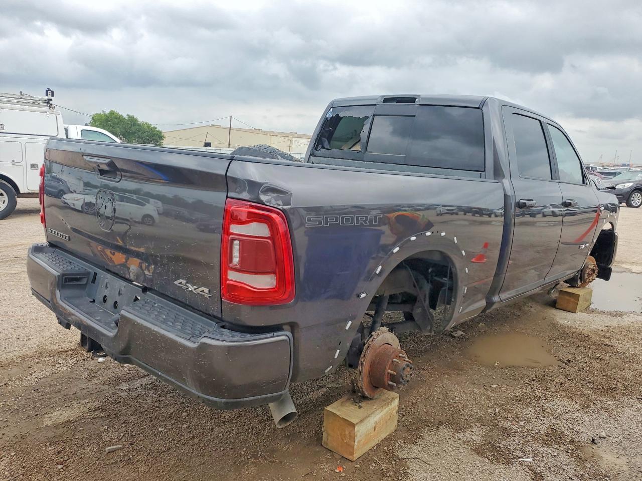 2022 Ram 2500 Laramie - Фото 3