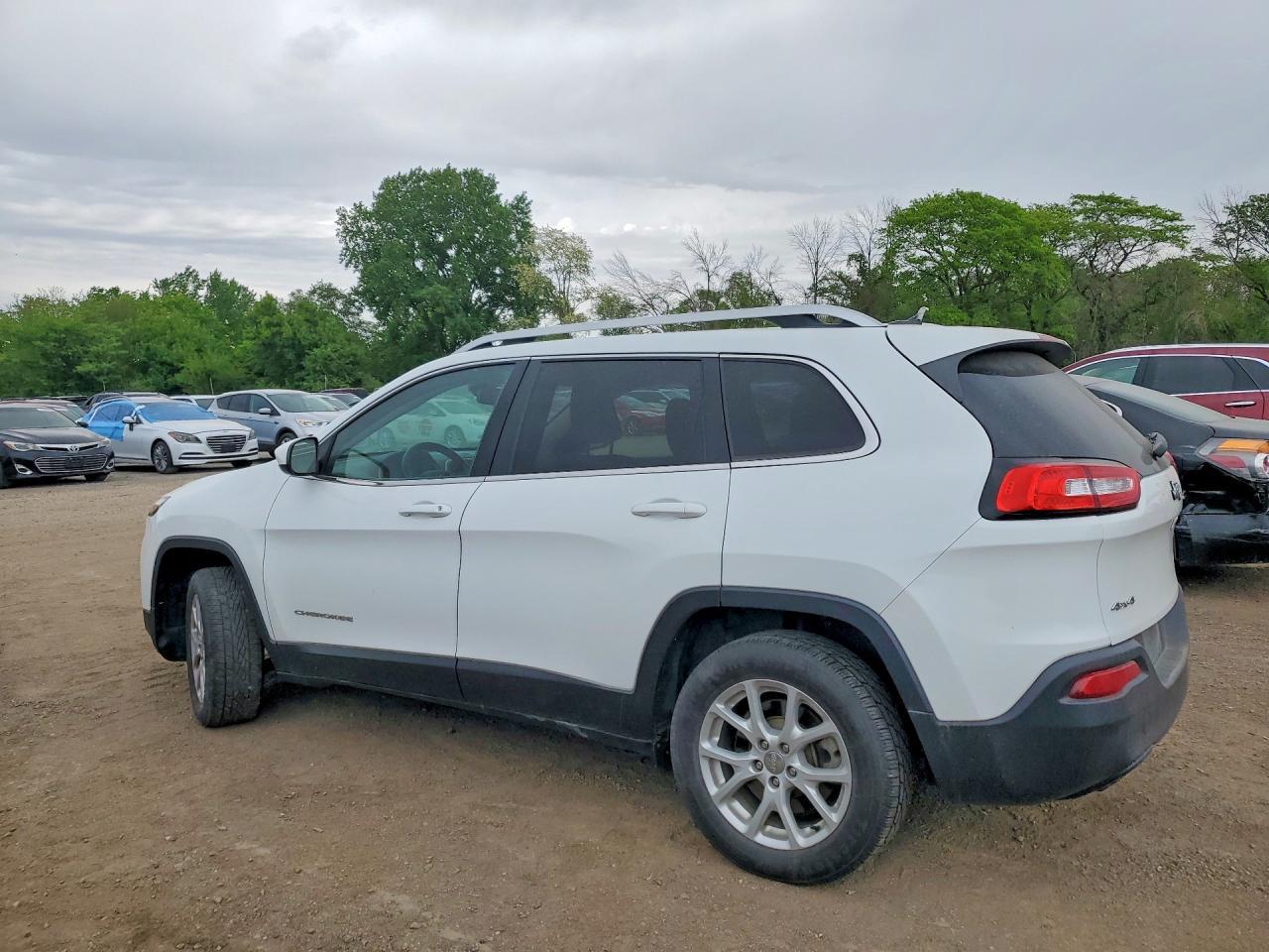 2015 Jeep Cherokee Latitude - Фото 2