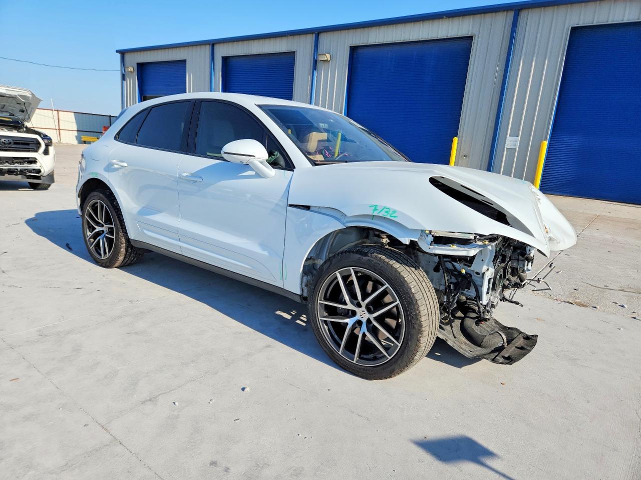 2025 Porsche Macan Base - Фото 4