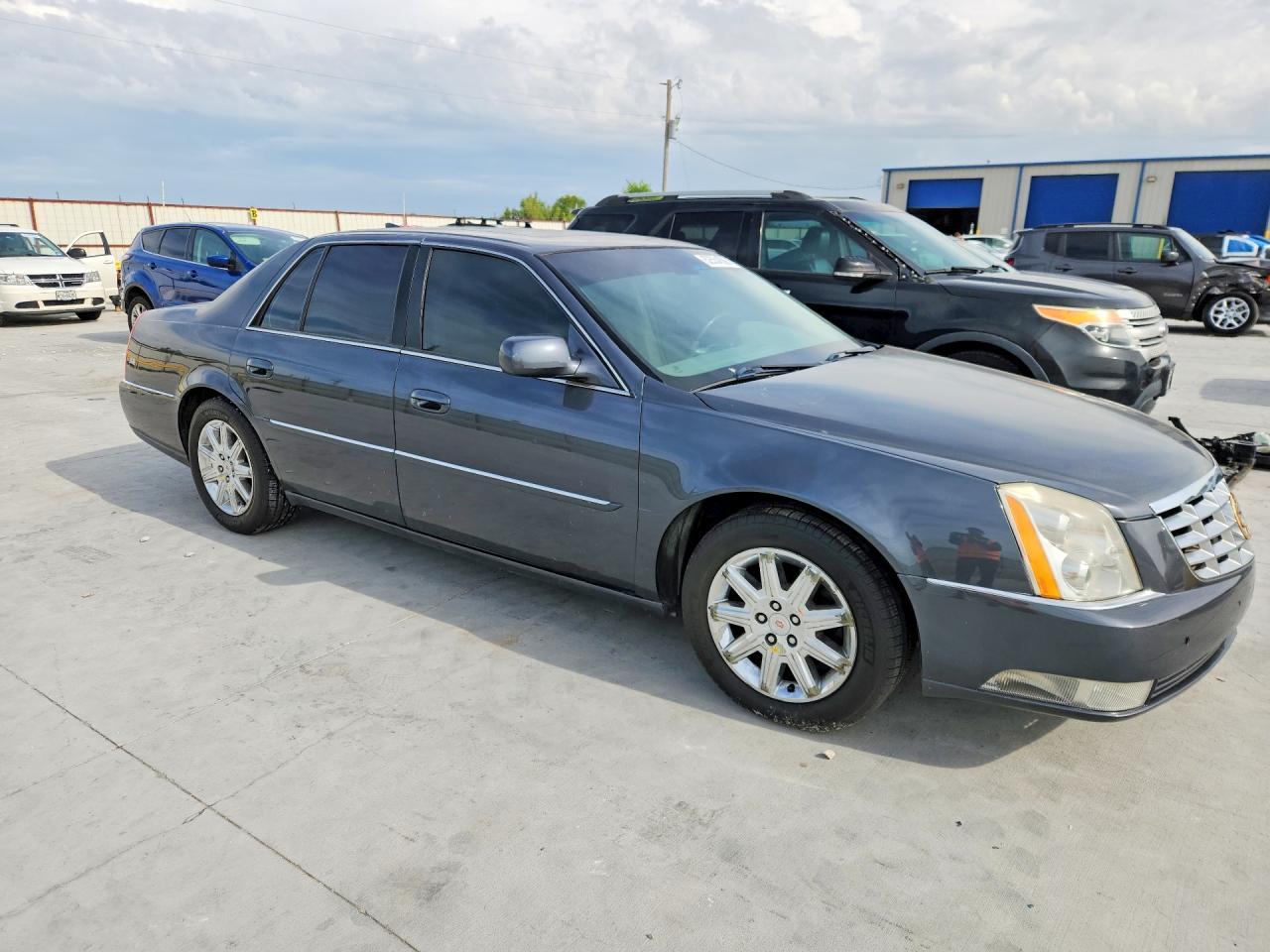 2010 Cadillac Dts Premium Collection - Image 4