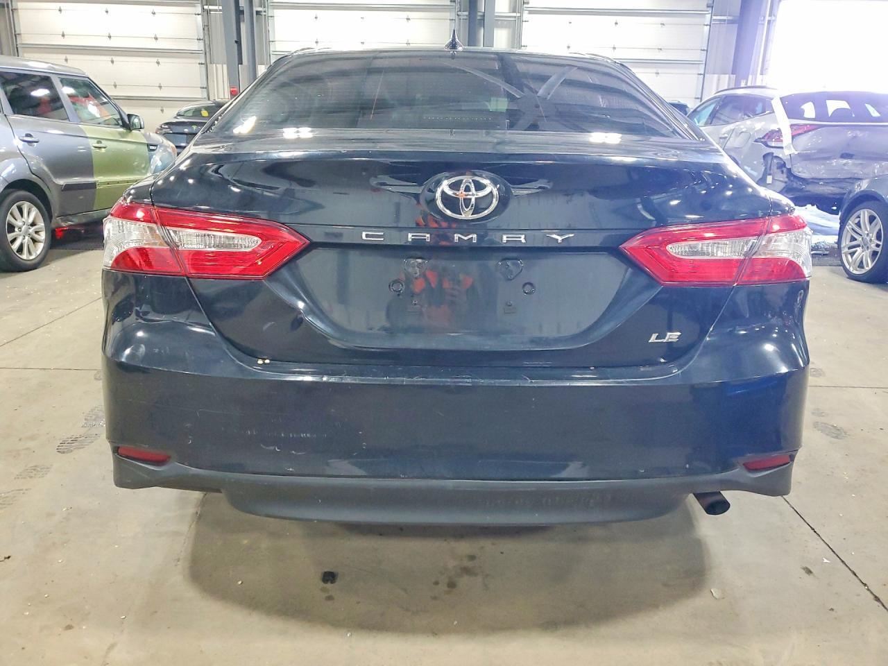 2020 Toyota Camry Le - Фото 6