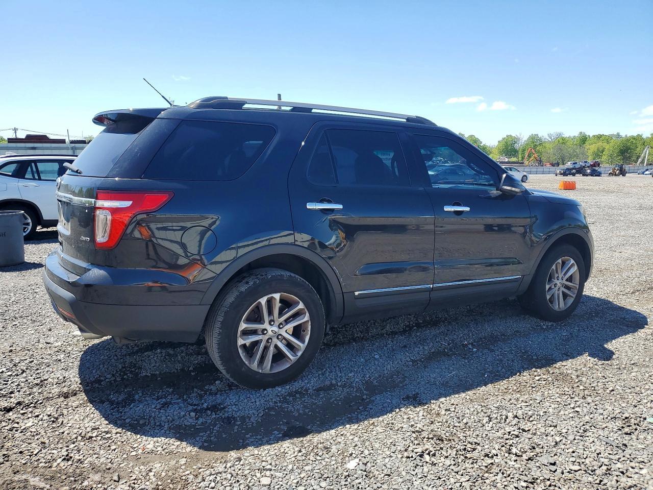 2015 Ford Explorer Xlt - Фото 3