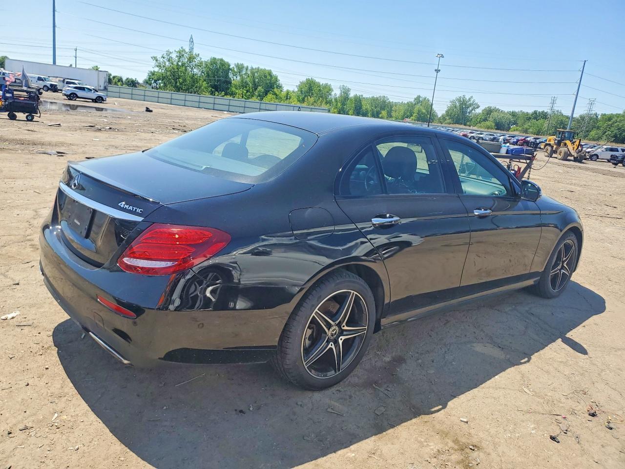 2018 Mercedes-Benz E 300 4Matic - Фото 3