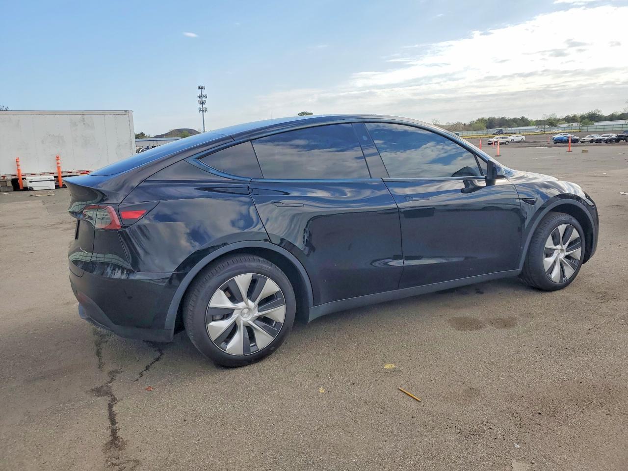 2024 Tesla Model Y - Фото 3