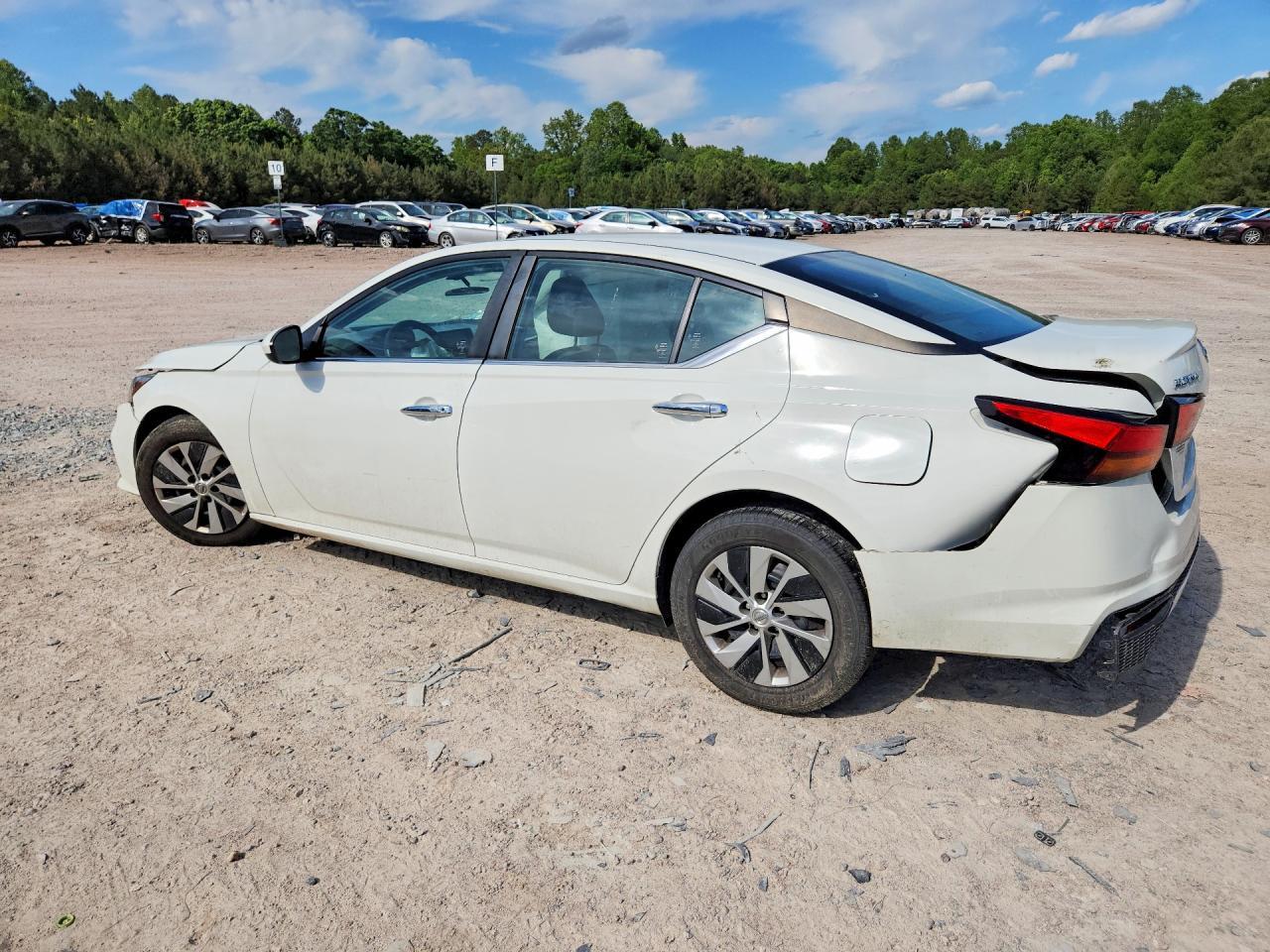 2021 Nissan Altima S - Фото 2