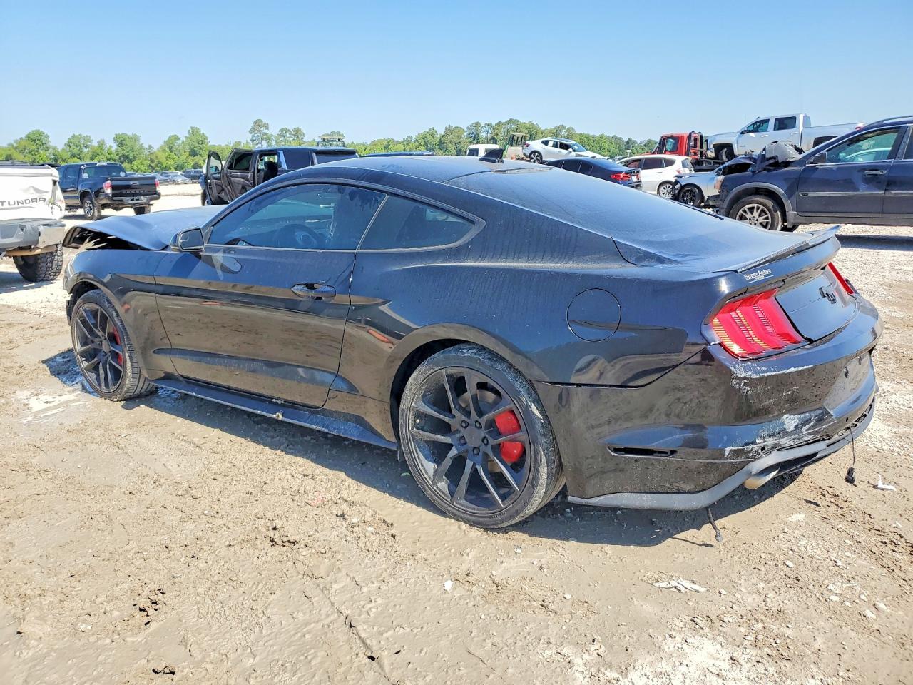 2020 Ford Mustang - Фото 2