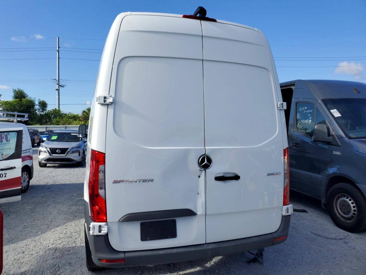 2023 Mercedes-Benz Sprinter 2500 - Фото 6