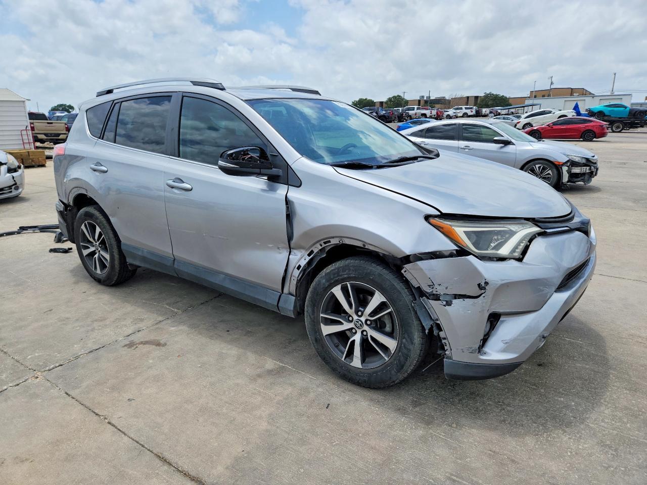 2017 Toyota Rav4 Xle - Image 4