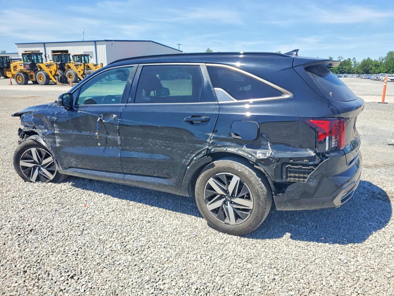 2021 Kia Sorento S - Фото 2