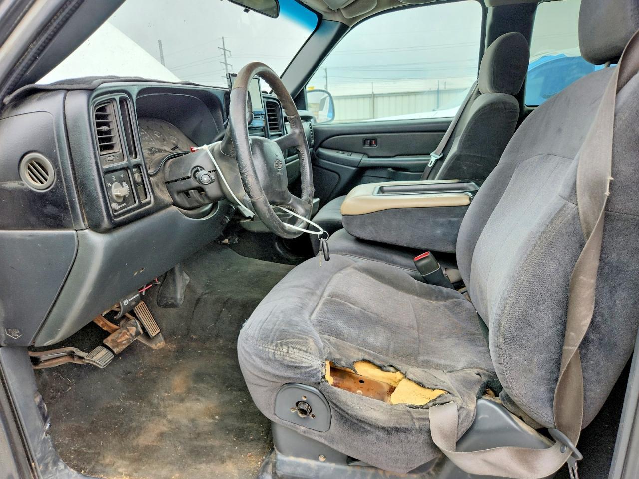2000 Chevrolet Silverado C2500 - Image 7