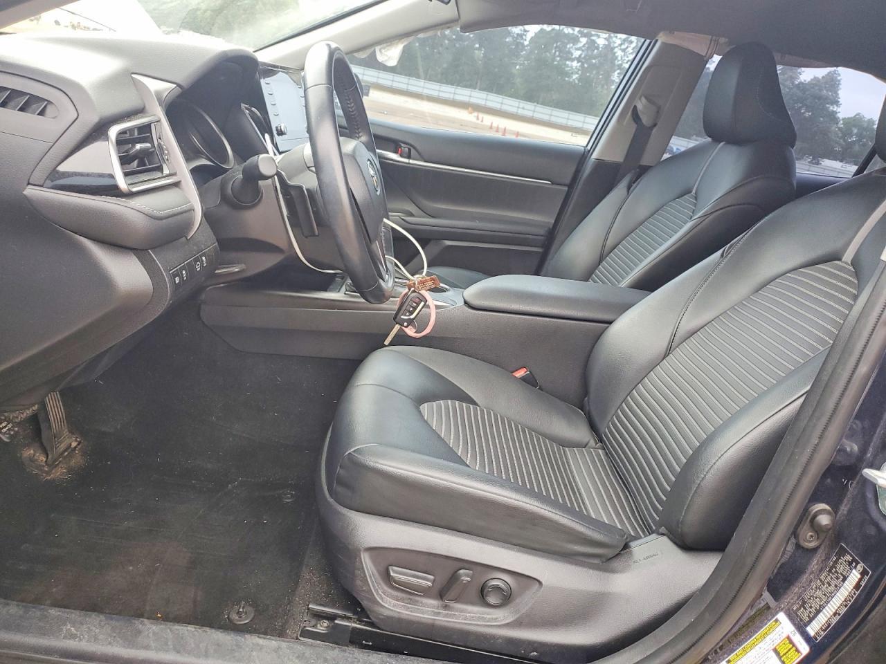 2022 Toyota Camry Se - Image 7