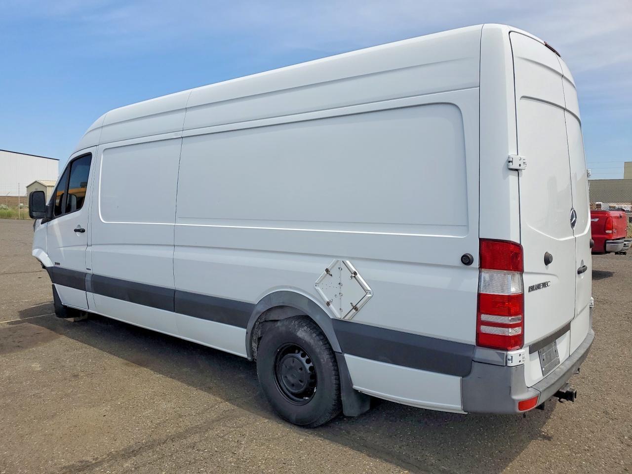 2011 Mercedes Benz Sprinter 2500 Delivery Van - Фото 2