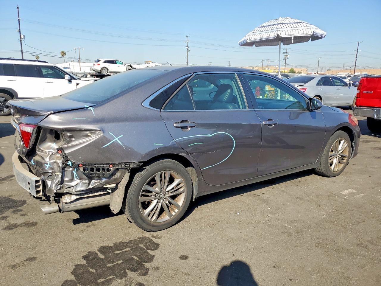 2017 Toyota Camry Se - Фото 3