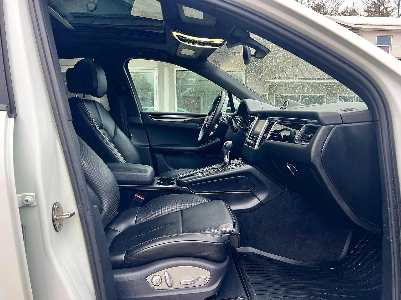 2015 Porsche Macan S - Image 5