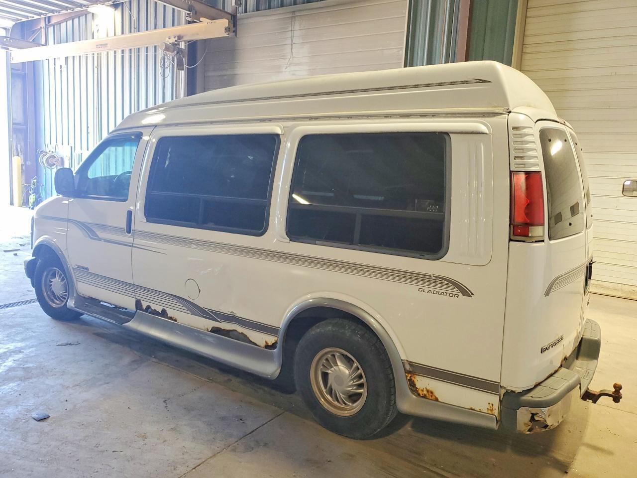 1999 Chevrolet Express Delivery Van - Фото 2
