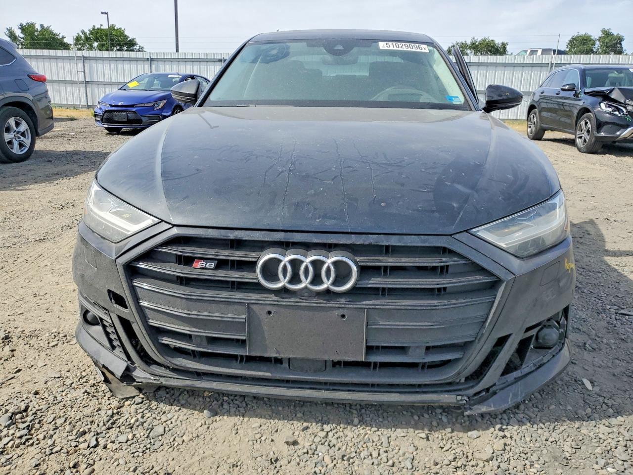 2021 Audi S8 - Фото 5