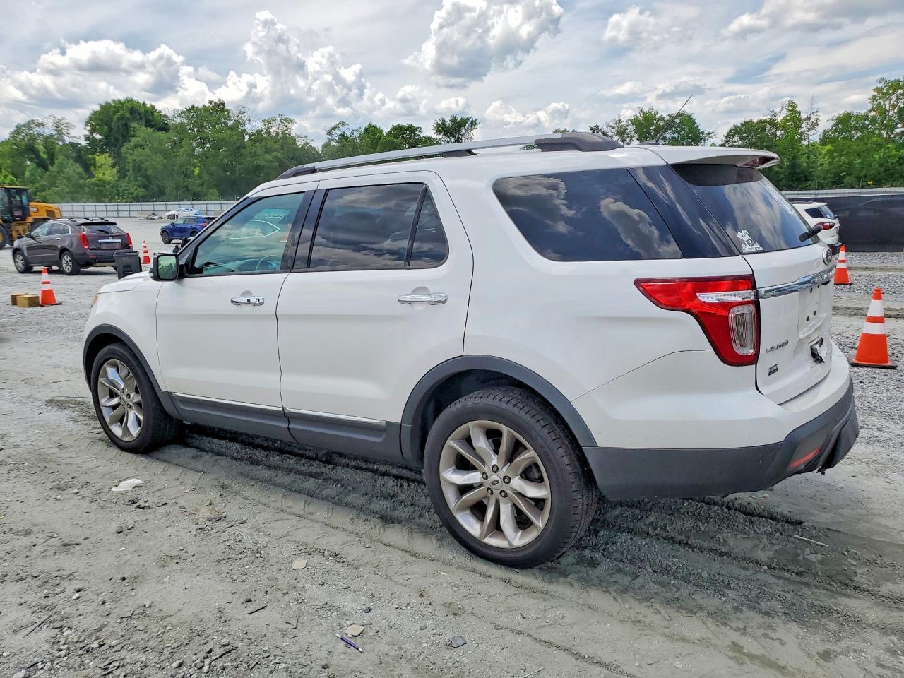 2014 Ford Explorer Limited - Image 2