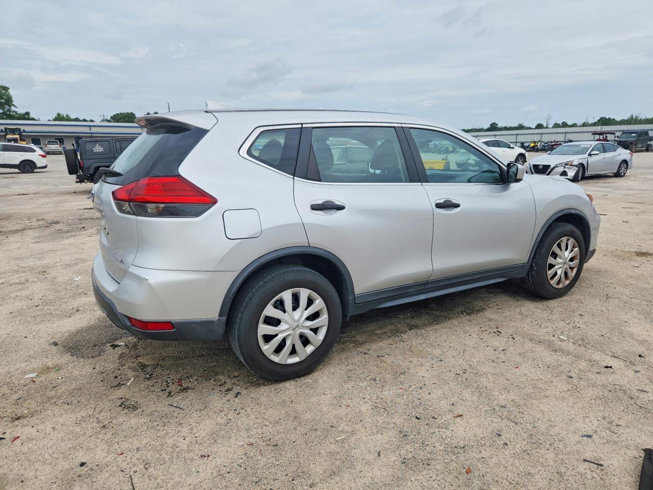 2017 Nissan Rogue S - Фото 3