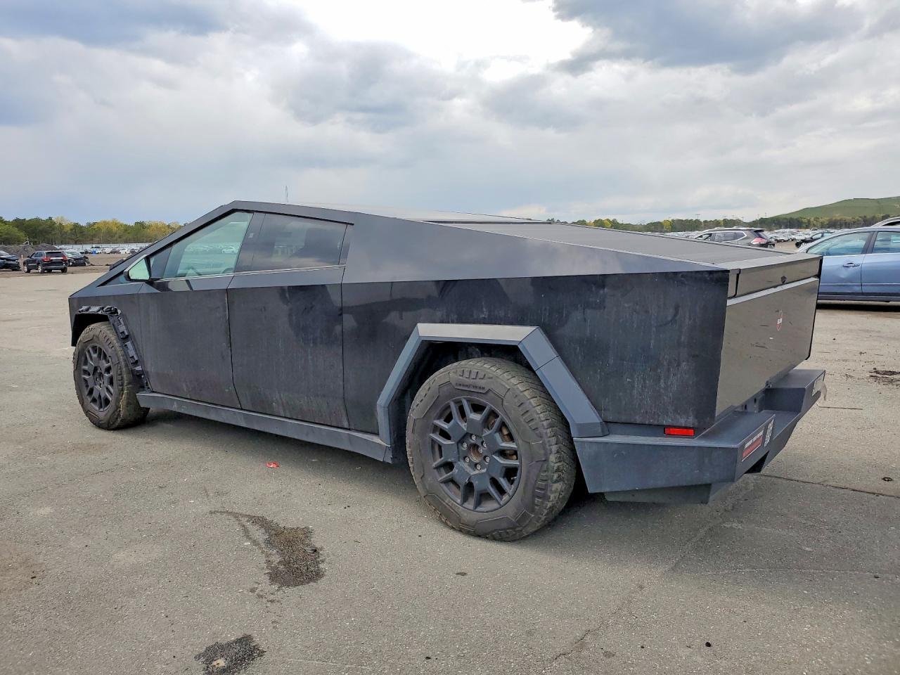 2024 Tesla Cybertruck - Фото 2