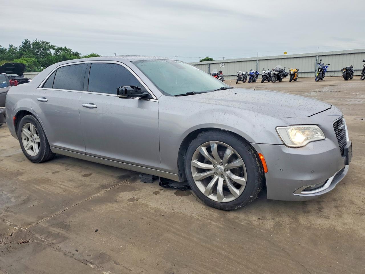 2018 Chrysler 300 Limited - Image 4