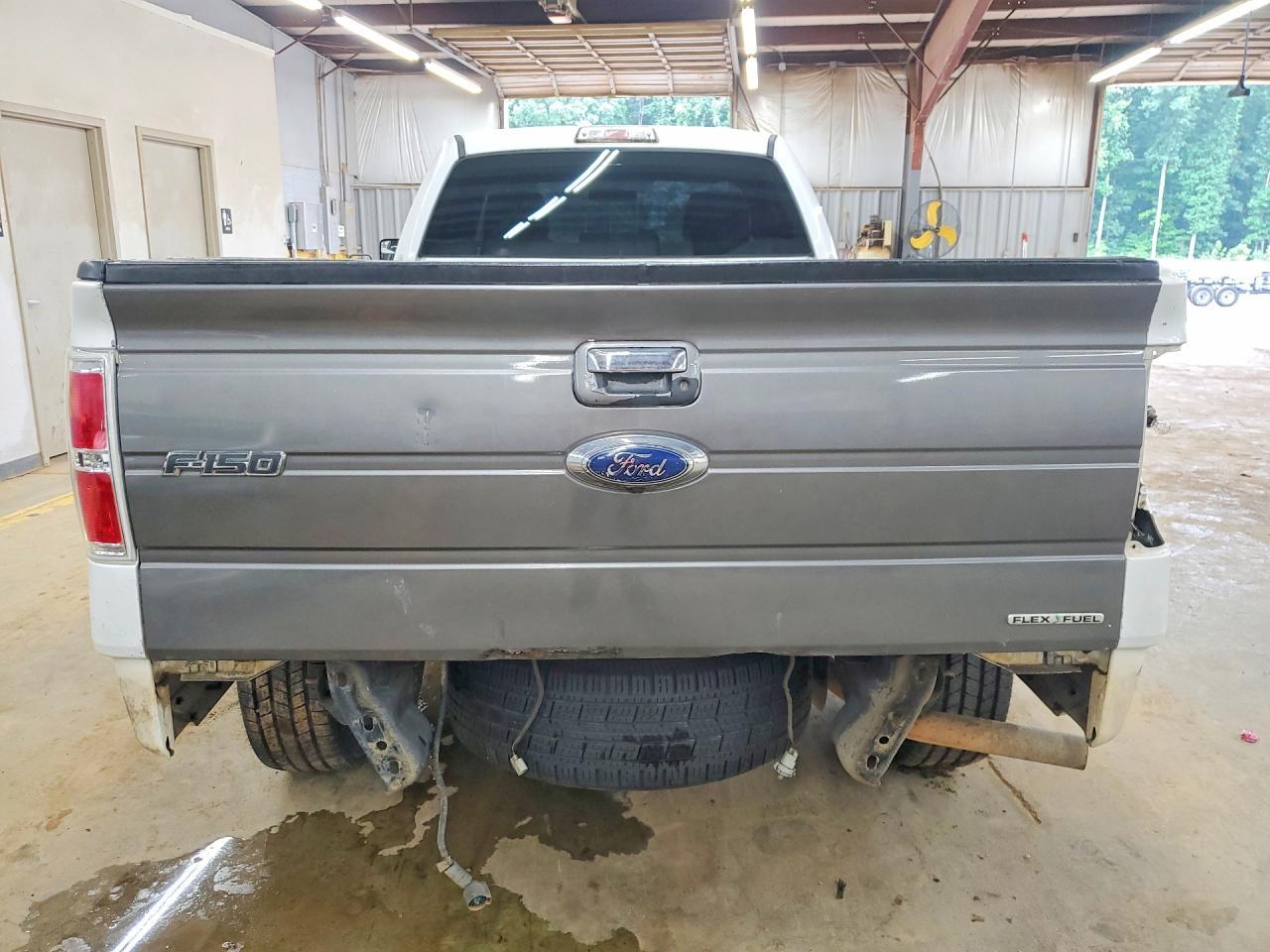 2011 Ford F150 - Image 6