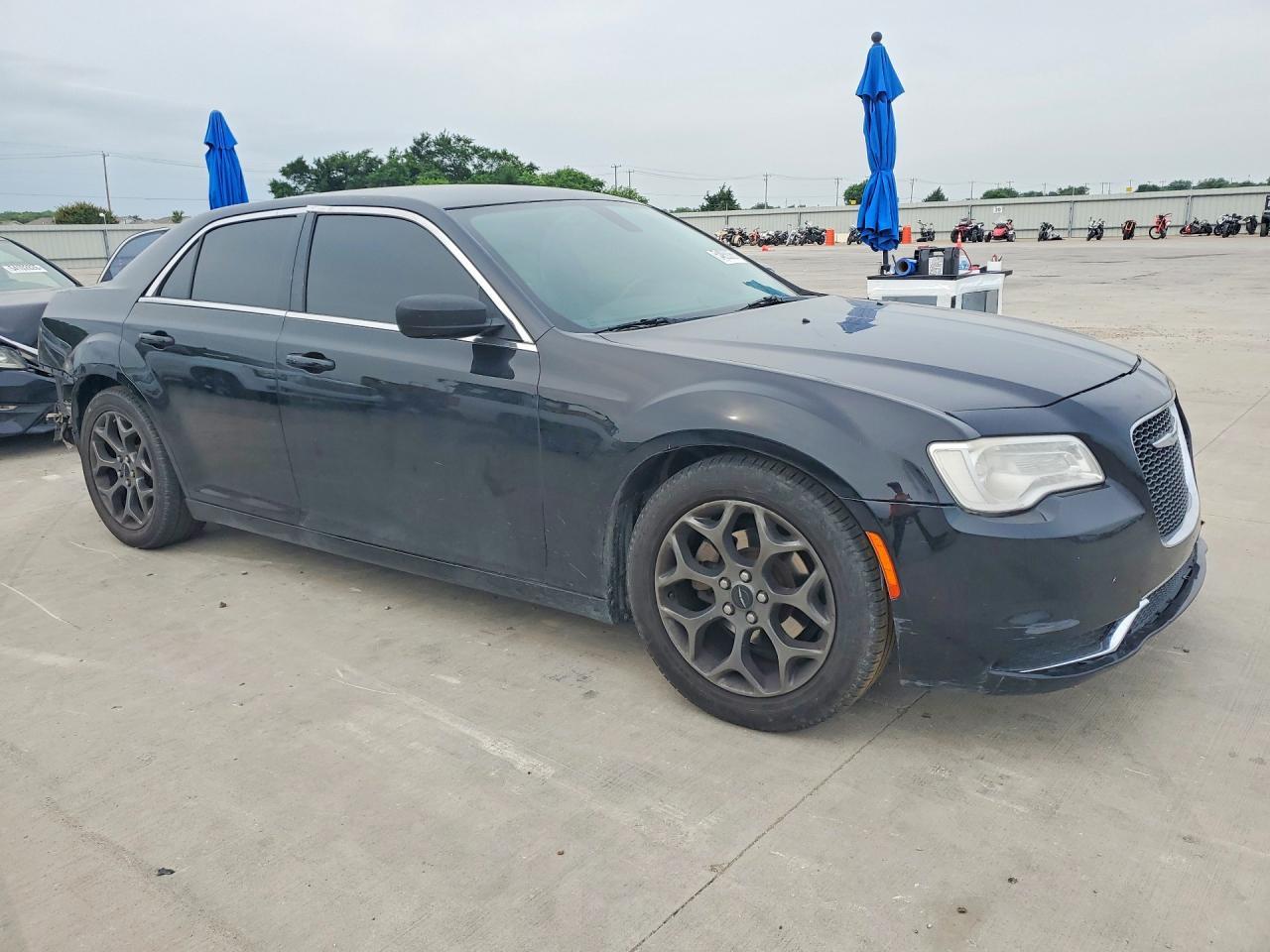 2015 Chrysler 300 Limited - Image 4