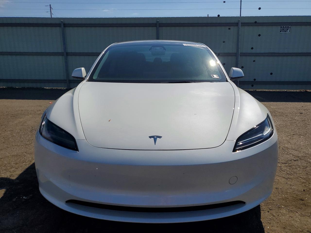2025 Tesla Model 3 - Image 5