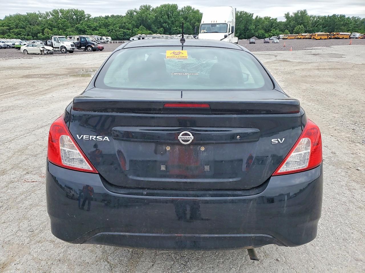 2018 Nissan Versa Sv - Image 6