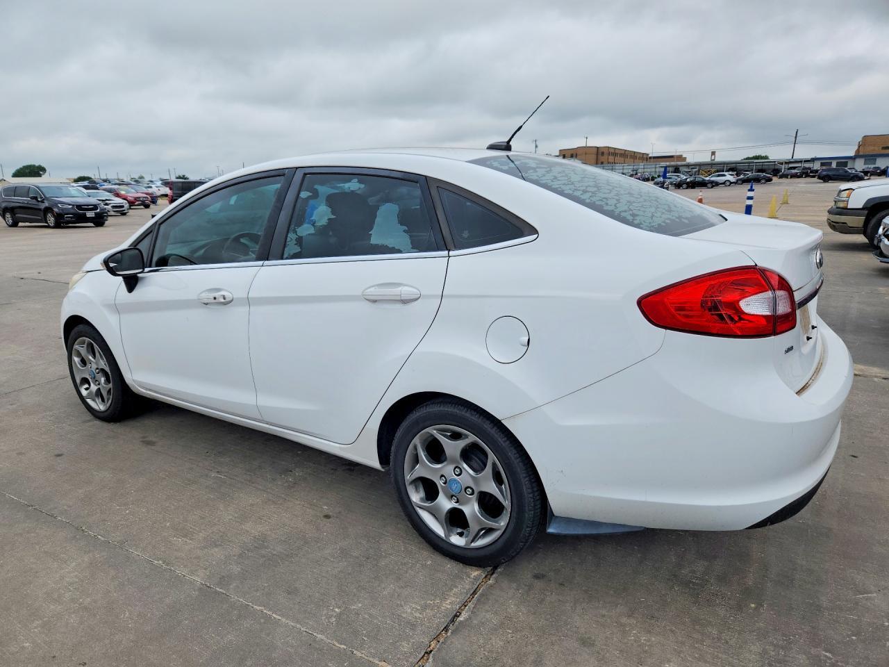 2012 Ford Fiesta - Image 2