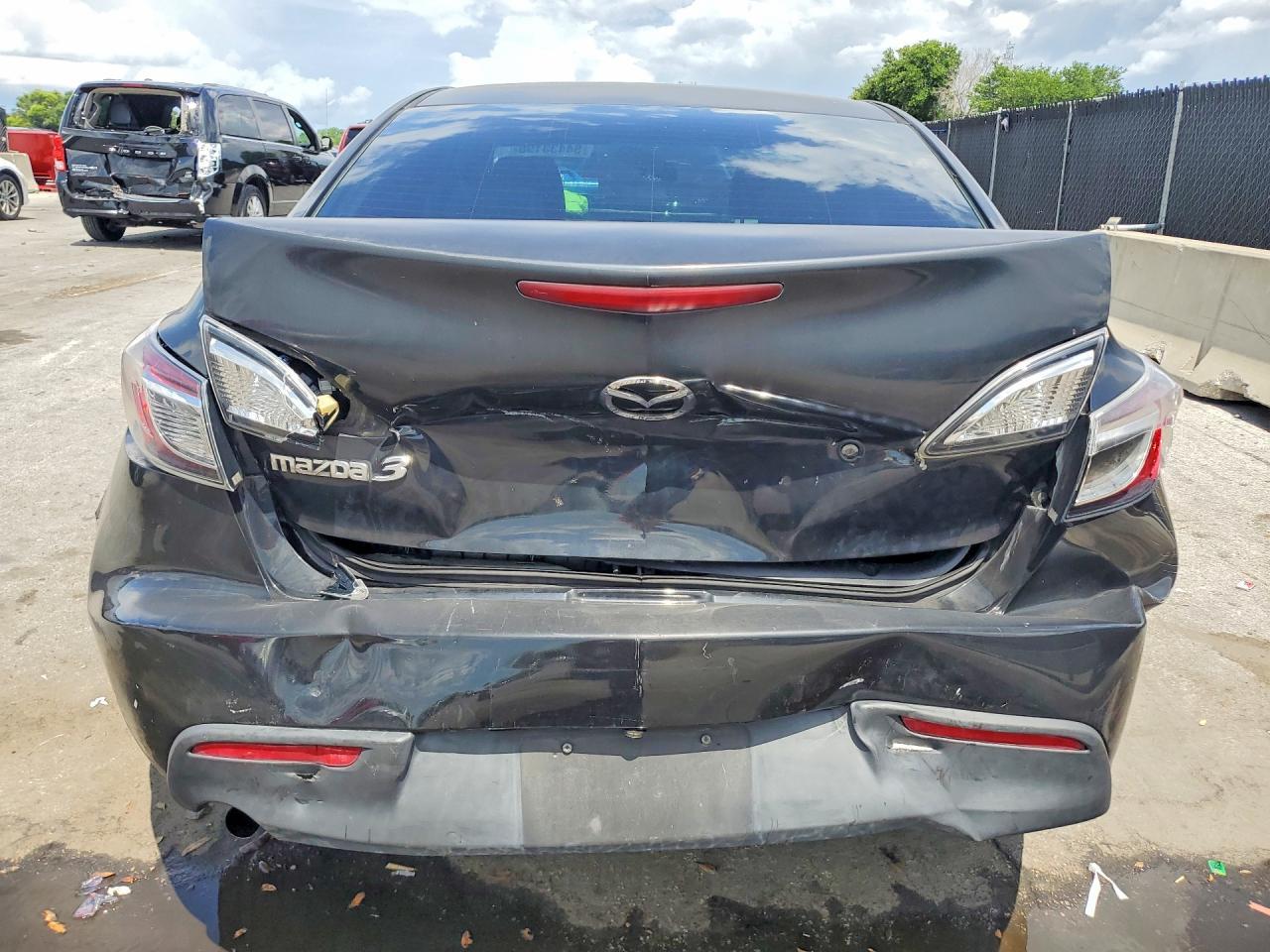 2010 Mazda 3 I - Image 6